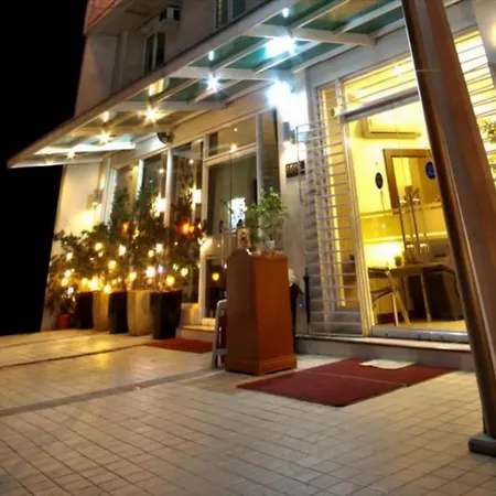 Townhouse Oak Avitel Hotel Near Osmena Highway, Pnr Pasay Station, Metro Manila